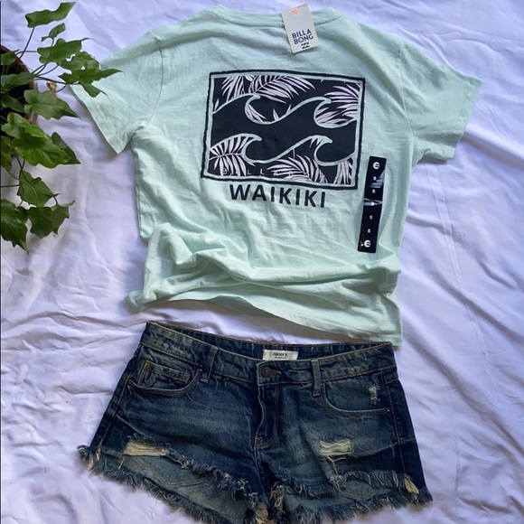 Billabong Tops - SALE‼️ NEW Billabong Waikiki T-shirt